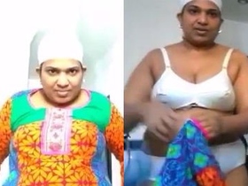 Fatty Indian aunty gets down and dirty
