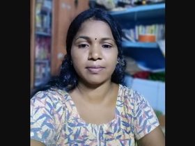 Tamil bhabhi flaunts her boobs in a video call