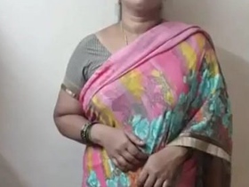 Indian aunty Padma reveals her body by removing her saree