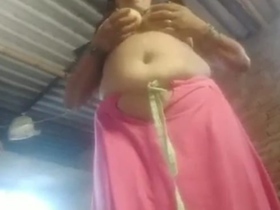 Village aunty from India reveals her secrets under her saree