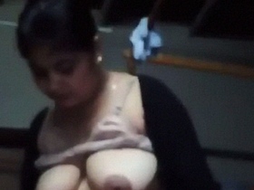 Sensual Bengali bhabi strips naked and teases in saree