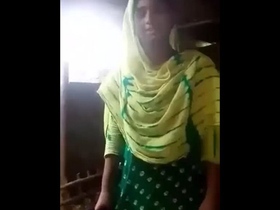 Bangladeshi babe reveals her big boobs in a seductive video