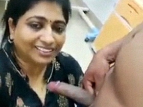 Desi blowjob queen Kannur Ammayi gives hospital sex with cock sucking