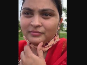Bangla babe gives a blowjob in the park