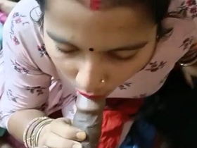 Married Indian wife gives oral pleasure
