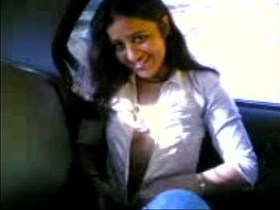 Outdoor sex with a sexy pussy in a taxi