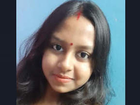 Horny Desi girl with big boobs shows off in part 2