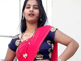 Shivani Thakur's seductive navel showcased in a steamy video