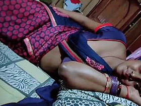 Mumbai wife Priya flaunts her milky cleavage and navel in a solo video
