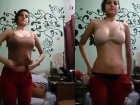Desi babe strips for her boyfriend in a steamy video