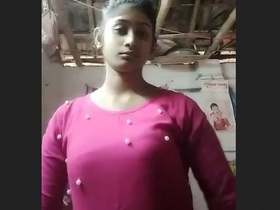 Bhabi with big boobs shows off in a sexy video
