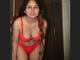 Curvy Pakistani wife gives a mind-blowing oral pleasure