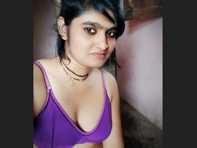 Hot Desi babe strips naked and shows her body in a steamy encounter