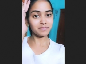 Cute Bengali girl flaunts her perfect figure in a steamy video