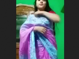 A stunning Bengali woman removes her sari and flaunts her curves