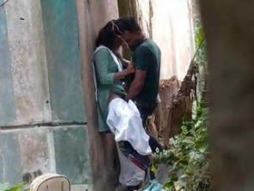 Desi lover's outdoor fucking captured on MMS