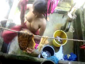 Two sisters from Lucknow take a bath together and get naughty